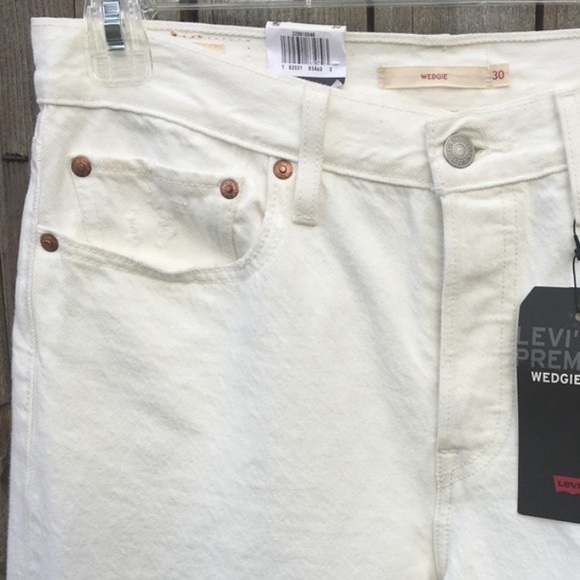 NWT Levi’s Wedgie Icon Distressed Jean Cream Chalk 30 - Picture 5 of 16